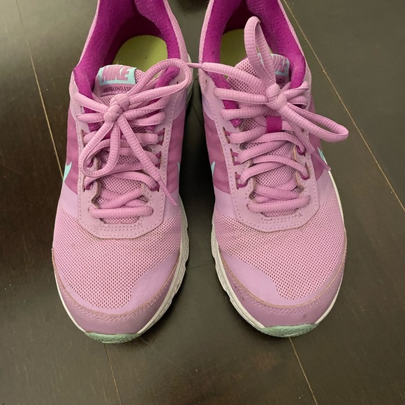 Must go before Jan 6th! Nike Sneakers Size 6 - Picture 3 of 4